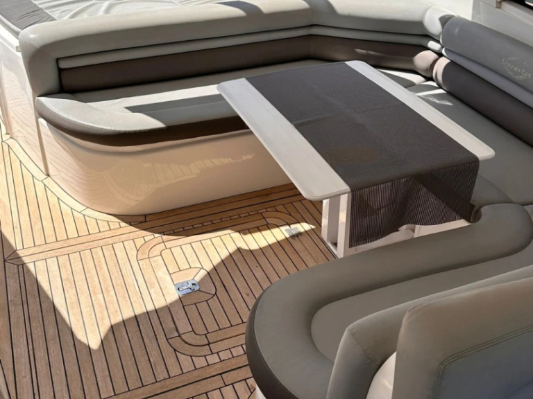 Alquiler de Yate de lujo, con o sin patrón Sunseeker Portimão