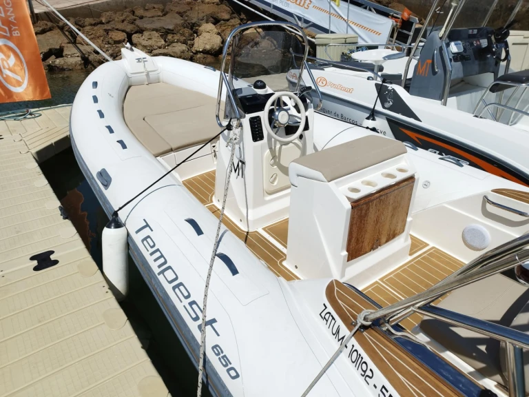 Alquiler Neumática en Portimão - Capelli Tempest 650