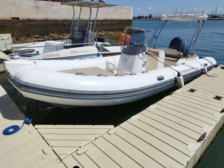 Alquiler de embarcaciones Capelli Tempest 650 enPortimão en Samboat