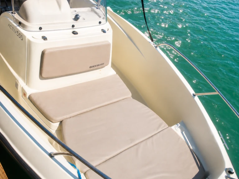 Quicksilver Activ 555 Open de alquiler a Port-Camargue