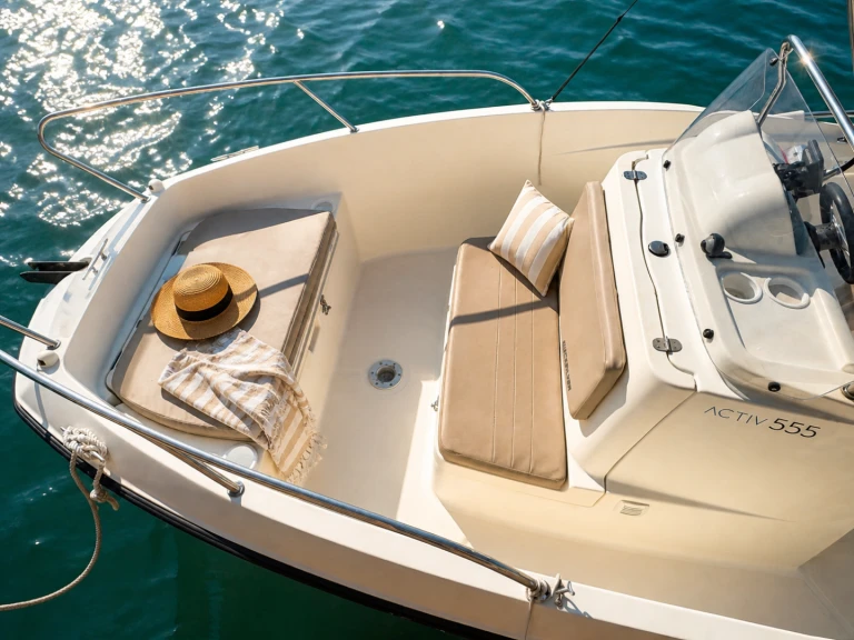 Alquiler de Quicksilver Activ 555 Open en Port-Camargue