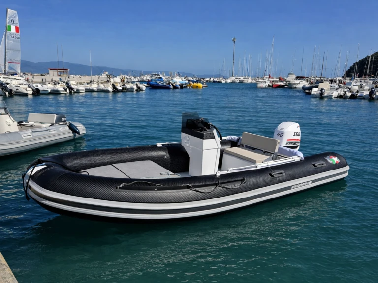 Alquiler Neumática Novamarine con o sin  título de navegación