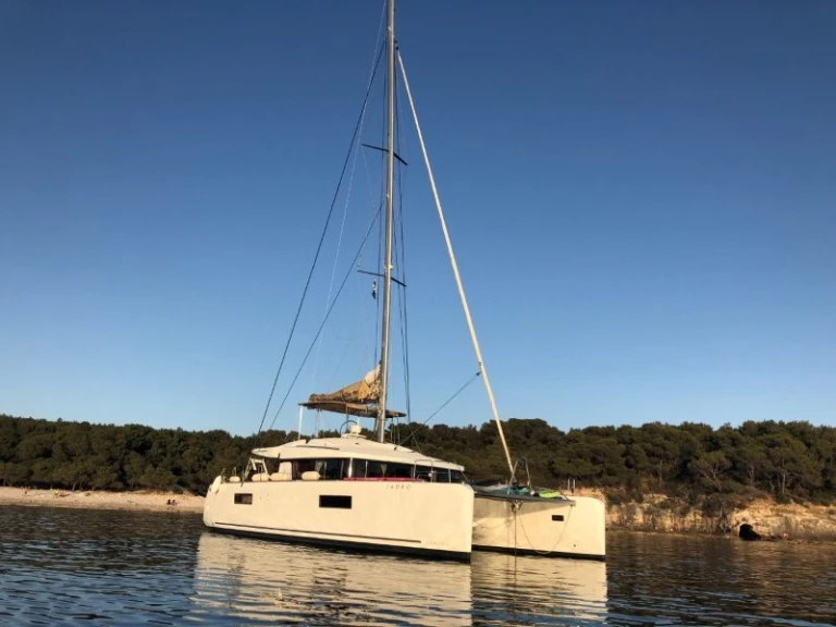 Alquiler de barcos Lávrio barato de Lagoon 52 F