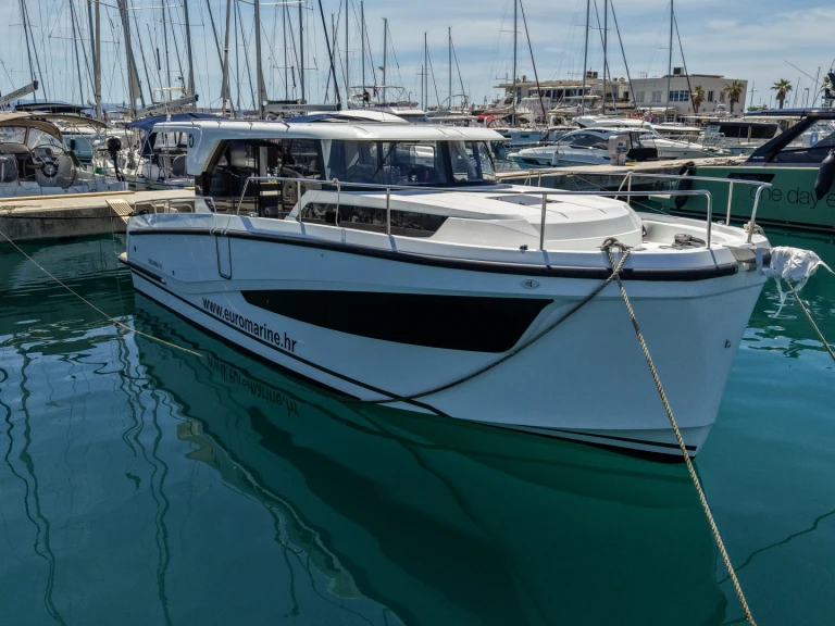 Alquiler de barcos Split barato de Delphia 10 Sedan