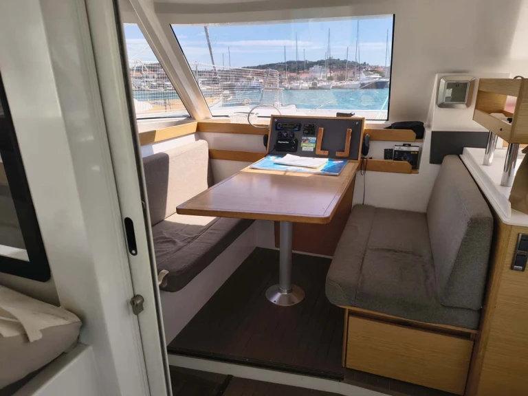 Alquiler de barcos Murter-Kornati barato de Nautitech 40