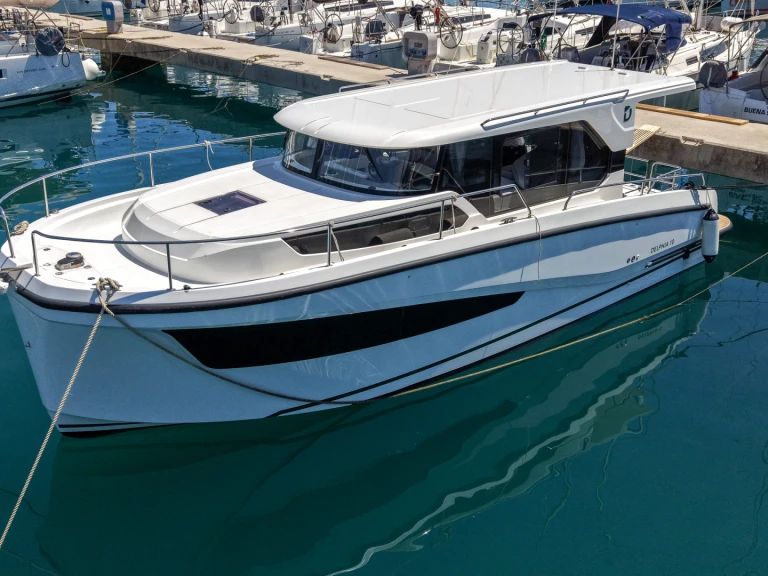 Alquiler de barcos Split barato de Delphia 10 Sedan