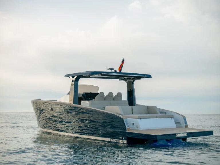 Vanguard Tesoro T40 INBOARD de alquiler a Chaniá