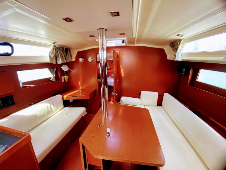 Alquiler de barcos Álimos barato de Oceanis 41.1