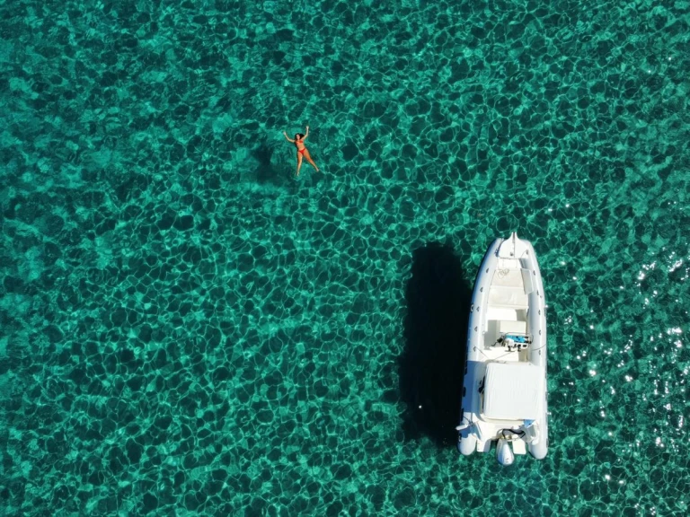Alquiler de barcos Cala Gonone barato de BSC 75