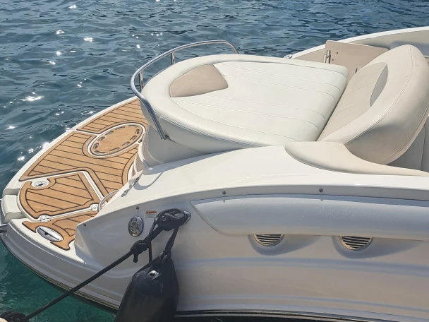 Alquiler de embarcaciones Chaparral 275 ssi enSplit en Samboat