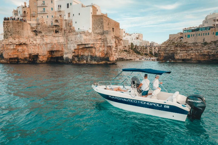 Blu-Blu 670 GT de alquiler a Monopoli