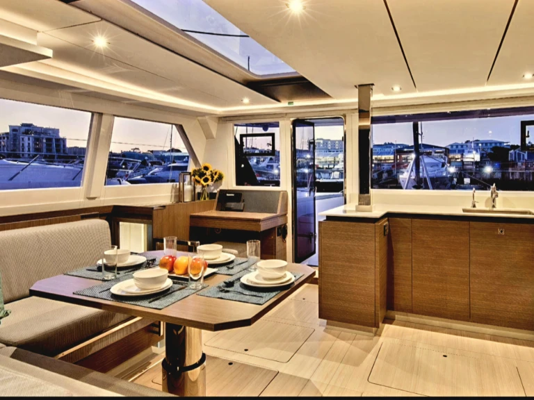 Alquiler Catamarán en Puerto Sotogrande - Leopard Leopard 42