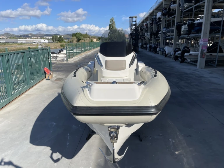Alquiler de embarcaciones Lomac 7.0 TURISMO enHyères en Samboat