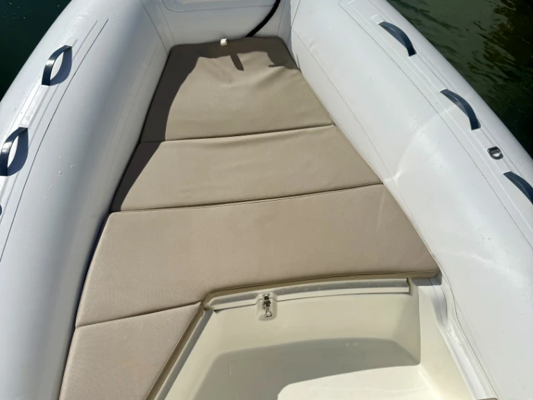 Alquiler Combrit - Capelli Tempest 570 en SamBoat