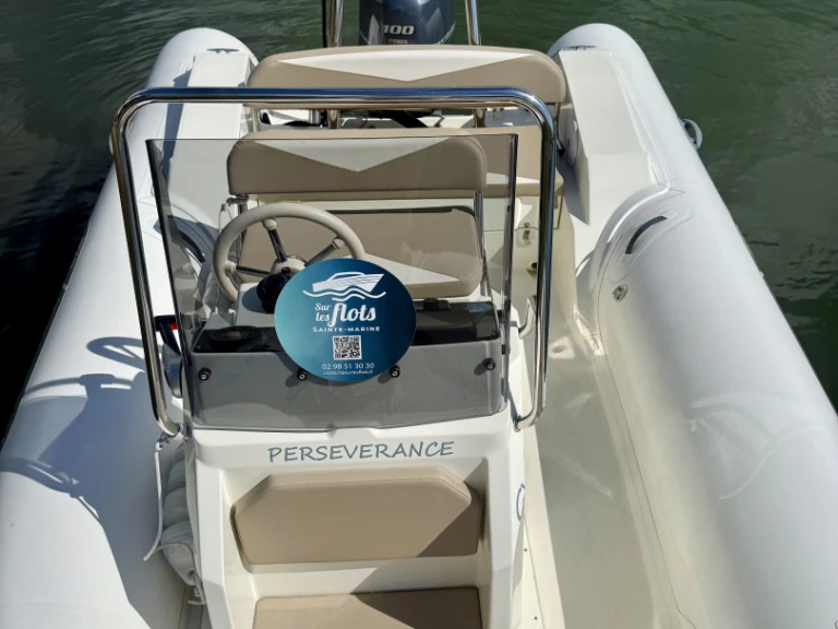 Alquiler de Capelli Tempest 570 en Combrit