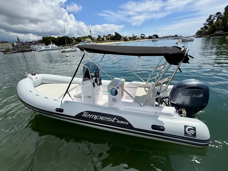Alquiler Neumática en Combrit - Capelli Tempest 630