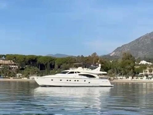 Alquiler Yate de lujo Ferretti con o sin  título de navegación