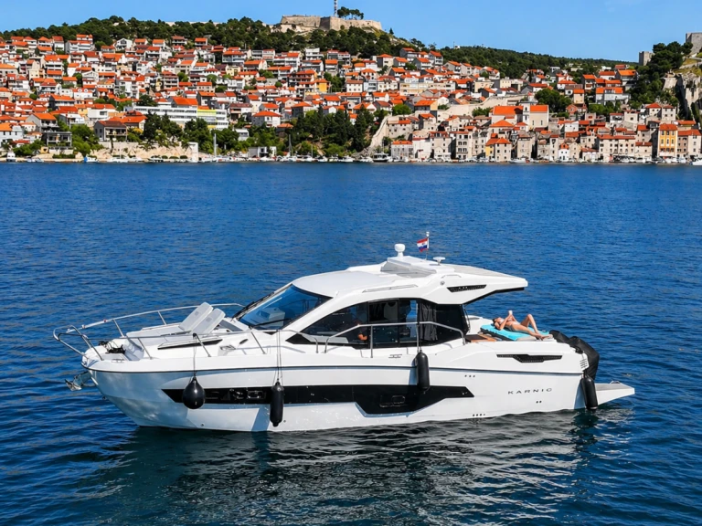 Alquiler de embarcaciones Karnic s37x enŠibenik en Samboat