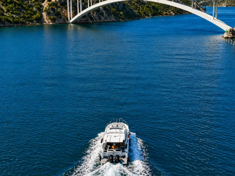 Karnic s37x de alquiler a Šibenik