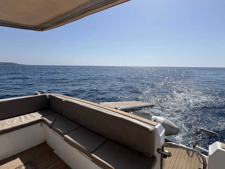 Alquiler de Azimut Azimut 37 Fly en Marzamemi