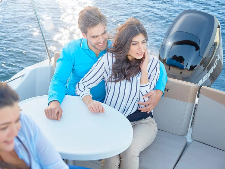 Alquiler de barcos Llançà barato de Activ 605 Sundeck