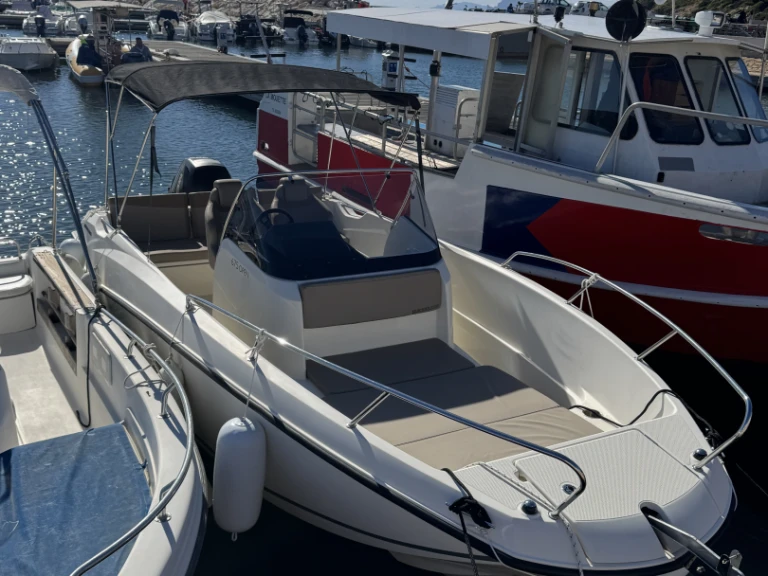 Alquiler de barcos Six-Fours-les-Plages barato de Quicksilver 675 Open Activ