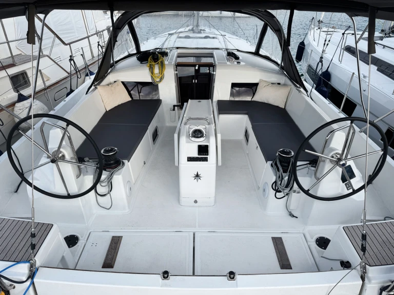 Alquiler de embarcaciones Jeanneau Sun Odyssey 490 enPuntone en Samboat
