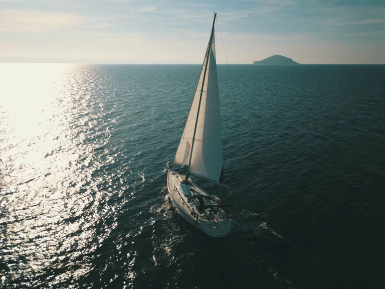Velero para alquilar Unidad periférica de Calcídica al mejor precio