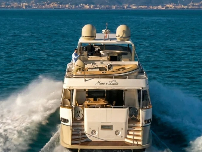 Alquiler de embarcaciones Falcon Falcon 80 Fly enSalerno en Samboat