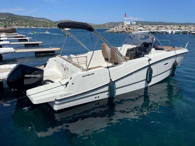 Alquiler de barcos Marina (Ciudad) barato de Activ 755 Sundeck