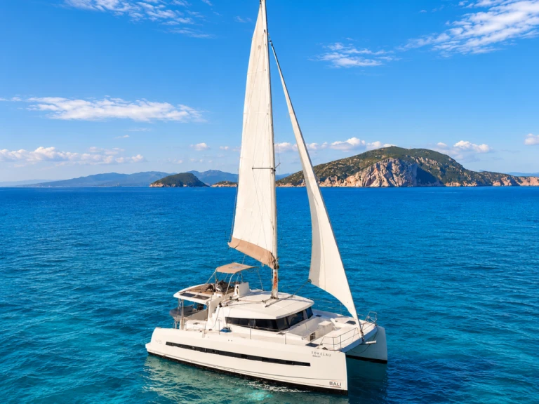 Alquiler Catamarán Bali con o sin  título de navegación