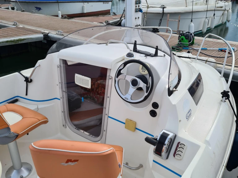 Alquiler de embarcaciones Quicksilver Quicksilver 470 Cruiser enDunkerque en Samboat