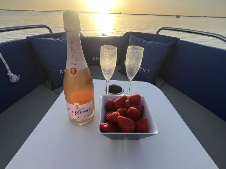 Alquiler Lancha Bey Yacht con o sin  título de navegación
