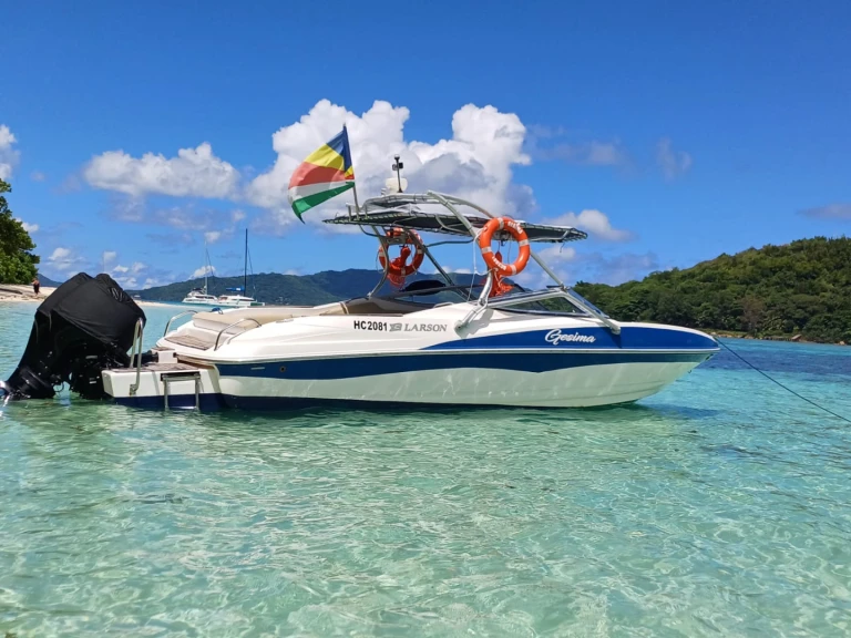Lancha para alquilar Baie Sainte Anne al mejor precio