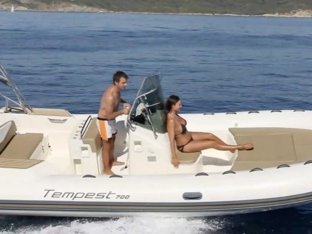 Alquiler de barcos Francia barato de Tempest 700 Sun