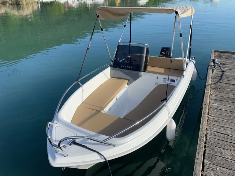 Valory V440 de alquiler a Annecy