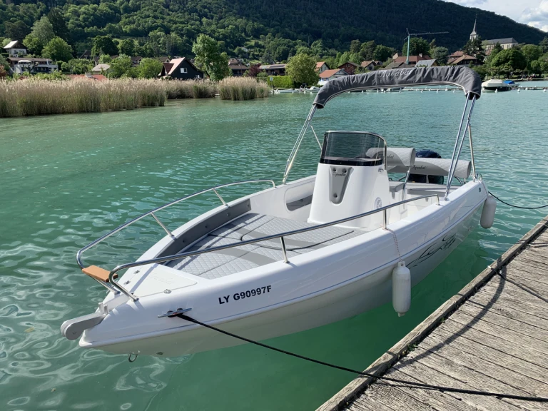 Alquiler de Aquabat Sport Line 19 en Annecy