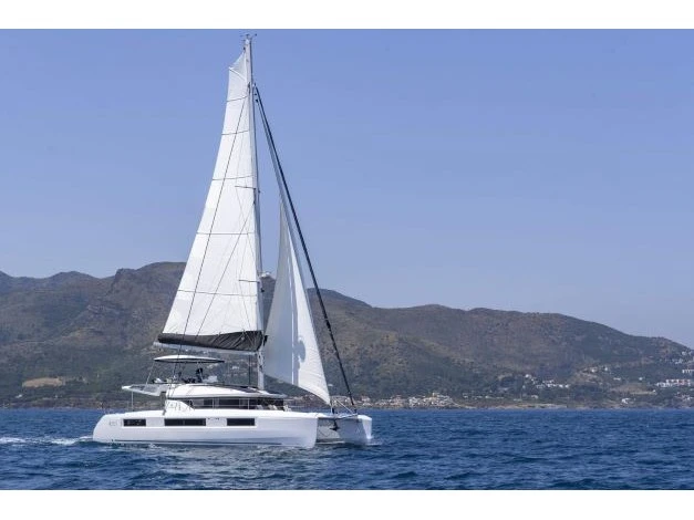 Alquiler de Catamarán, con o sin patrón Lagoon Álimos