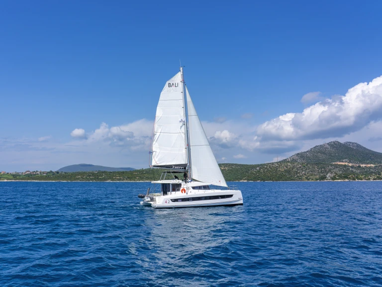 Alquiler Catamarán Bali con o sin  título de navegación