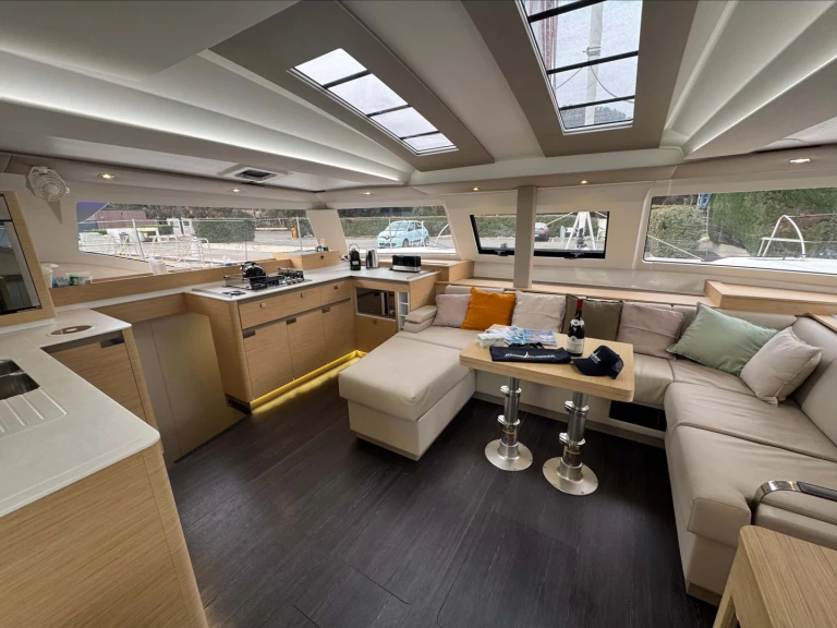 Alquiler de embarcaciones Fountaine Pajot Elba 45 S enCogolin en Samboat