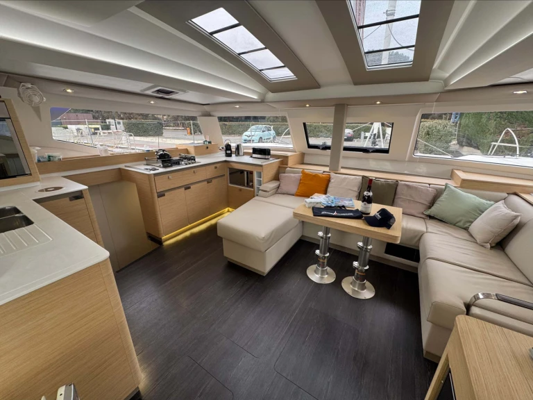 Alquiler Catamarán Fountaine Pajot con o sin  título de navegación