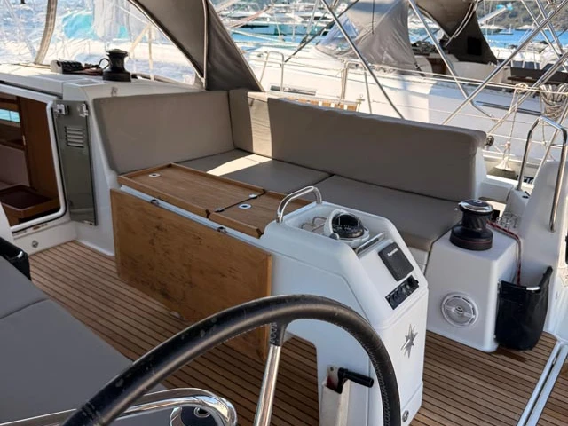 Alquiler Velero Jeanneau con o sin  título de navegación