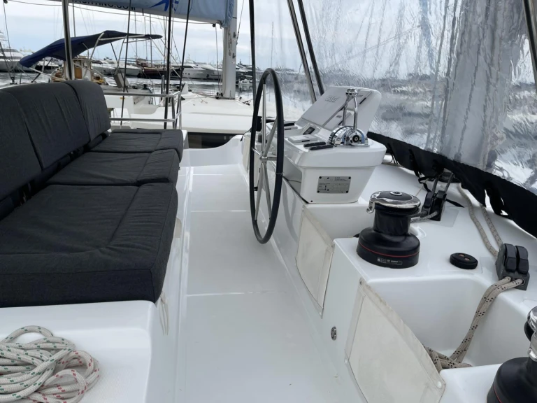 Alquiler de barcos Álimos barato de Lagoon 50