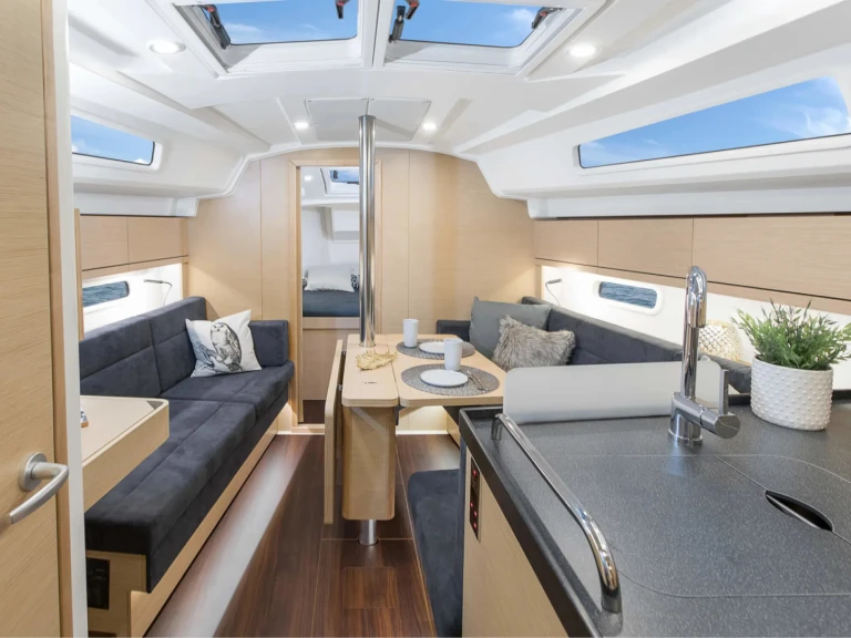 Alquiler de barcos Cogolin barato de Hanse 348