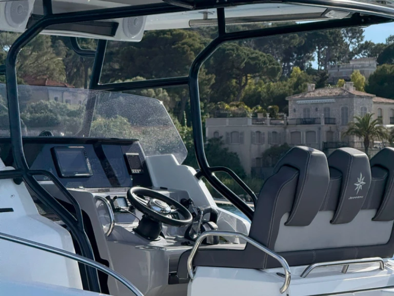 Alquiler Antibes - Jeanneau Cap Camarat 9.0 CC en SamBoat
