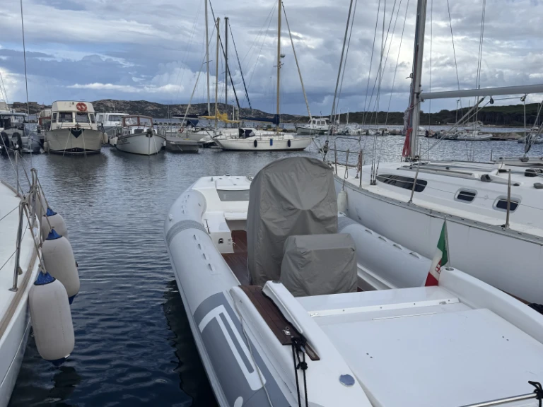 Alquiler de embarcaciones Pirelli P880 sport enPorto Turistico Palau en Samboat