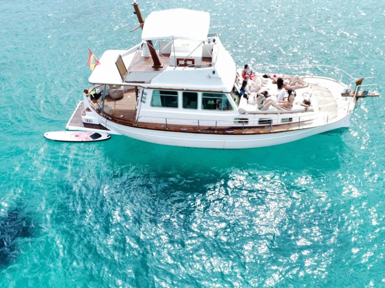 Alquiler de embarcaciones Myabca 42 Fly enPalma de Mallorca en Samboat