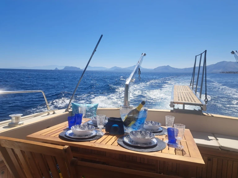 Alquiler de superitalia flybridge en Palermo