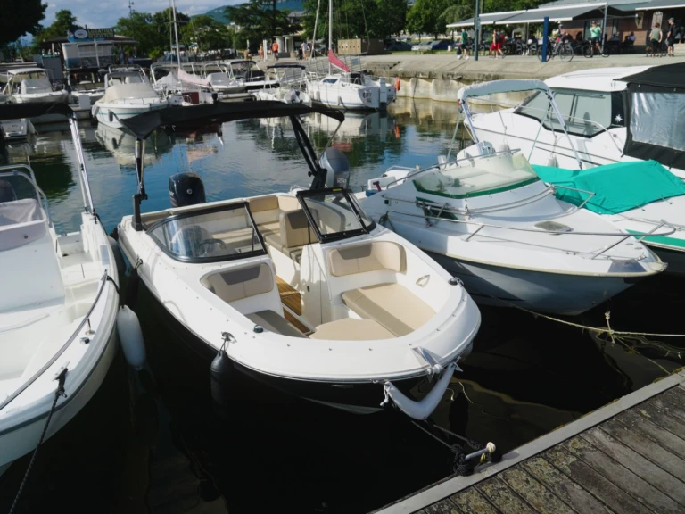 Alquiler de Bayliner BAYLINER VR4 en Aix-les-Bains