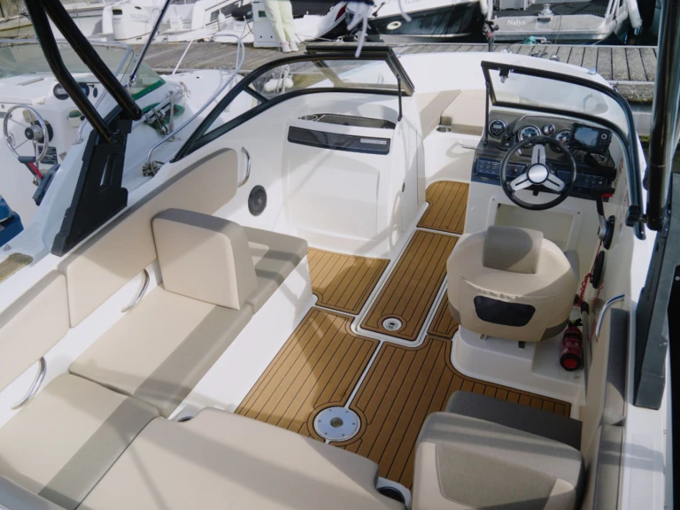 Alquiler de embarcaciones Bayliner BAYLINER VR4 enAix-les-Bains en Samboat